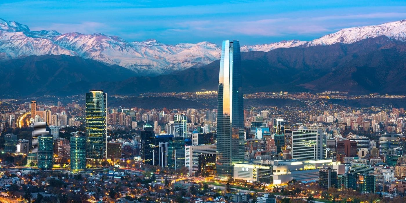 Vista de Santiago de Chile con la cordillera de los Andes al fondo